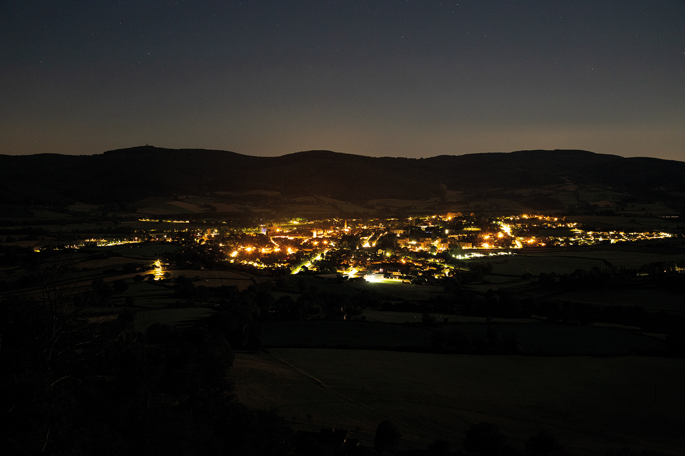 Vue nocturne de Cluny avec éclairage public ©G.Pommier