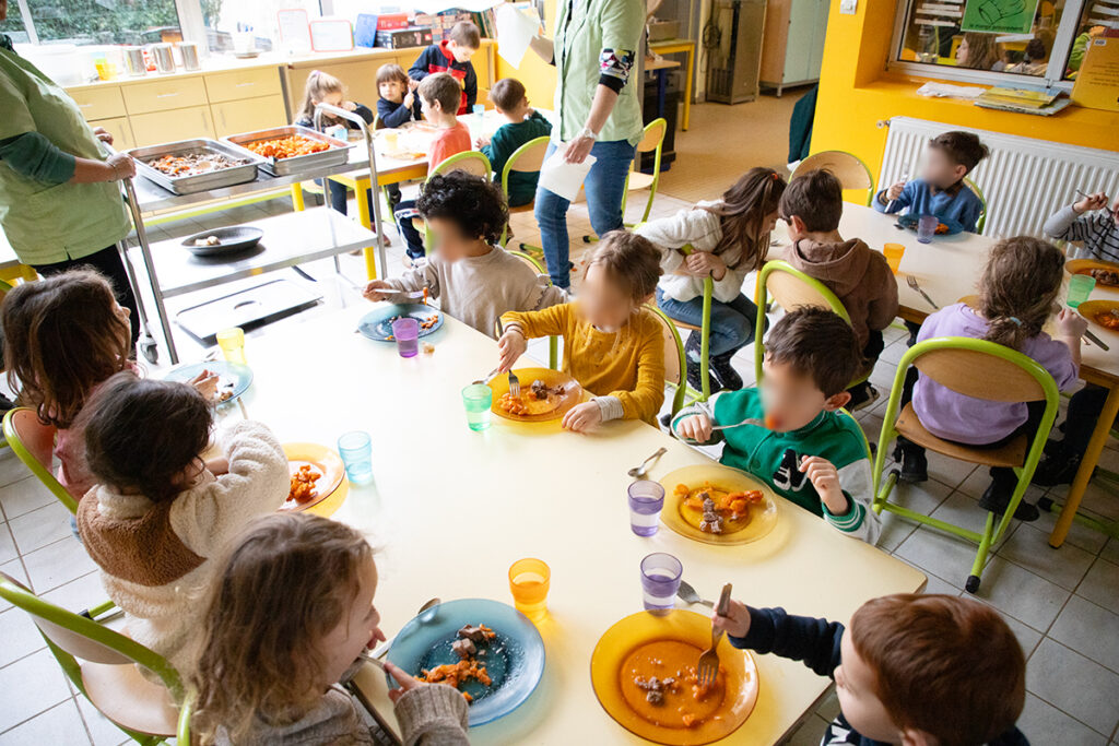 Un restaurant scolaire engagé pour une alimentation saine locale et responsable