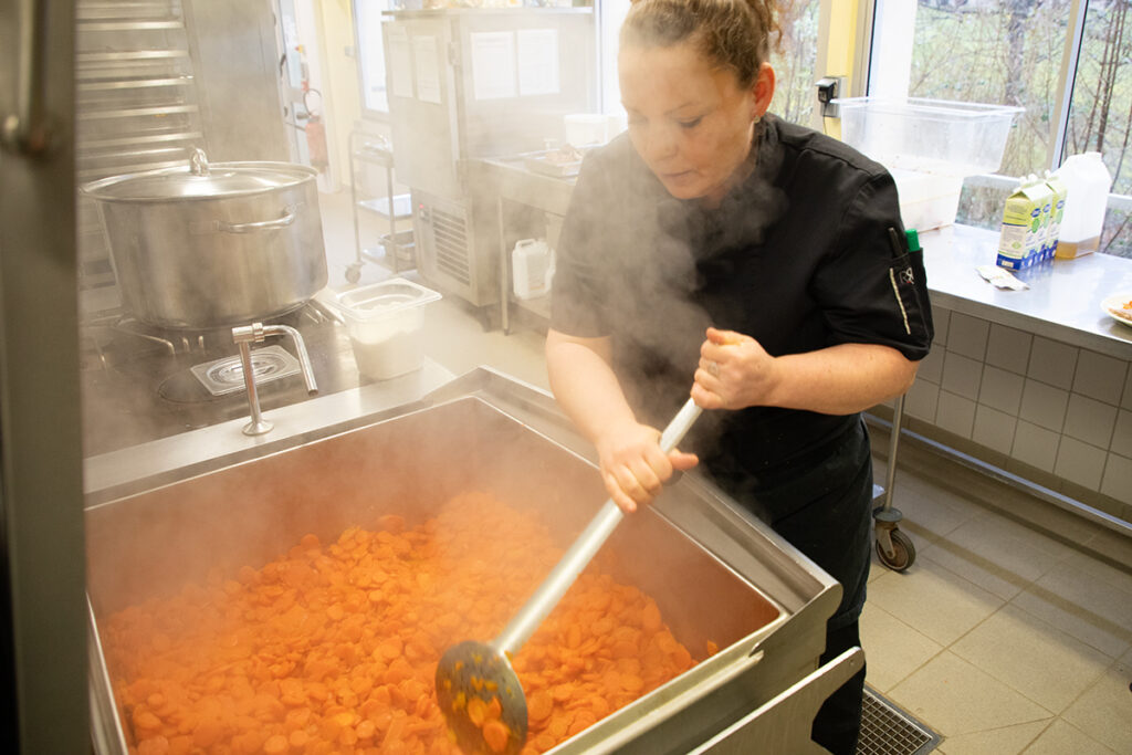 Un restaurant scolaire engagé pour une alimentation saine locale et responsable