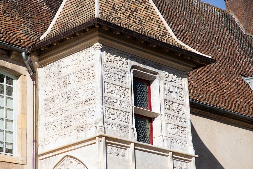 La Ville de Cluny a reçu le prix des rubans du Patrimoine pour la restauration des décors en albâtre du Palais Jacques d’Amboise.