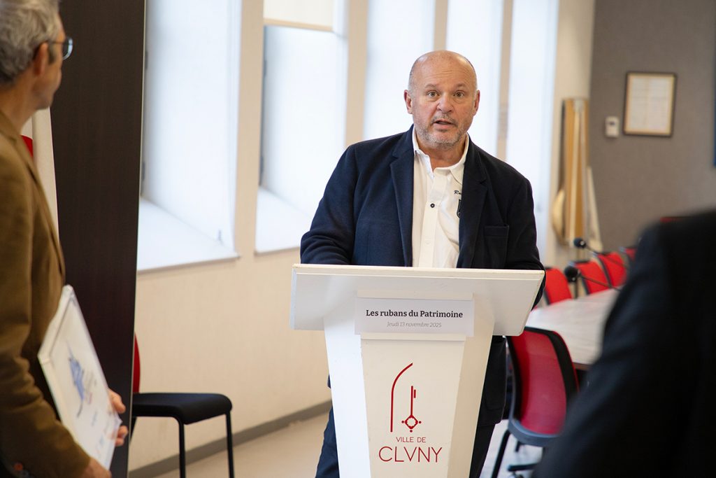 La Ville de Cluny a reçu le prix des rubans du Patrimoine pour la restauration des décors en albâtre du Palais Jacques d’Amboise.