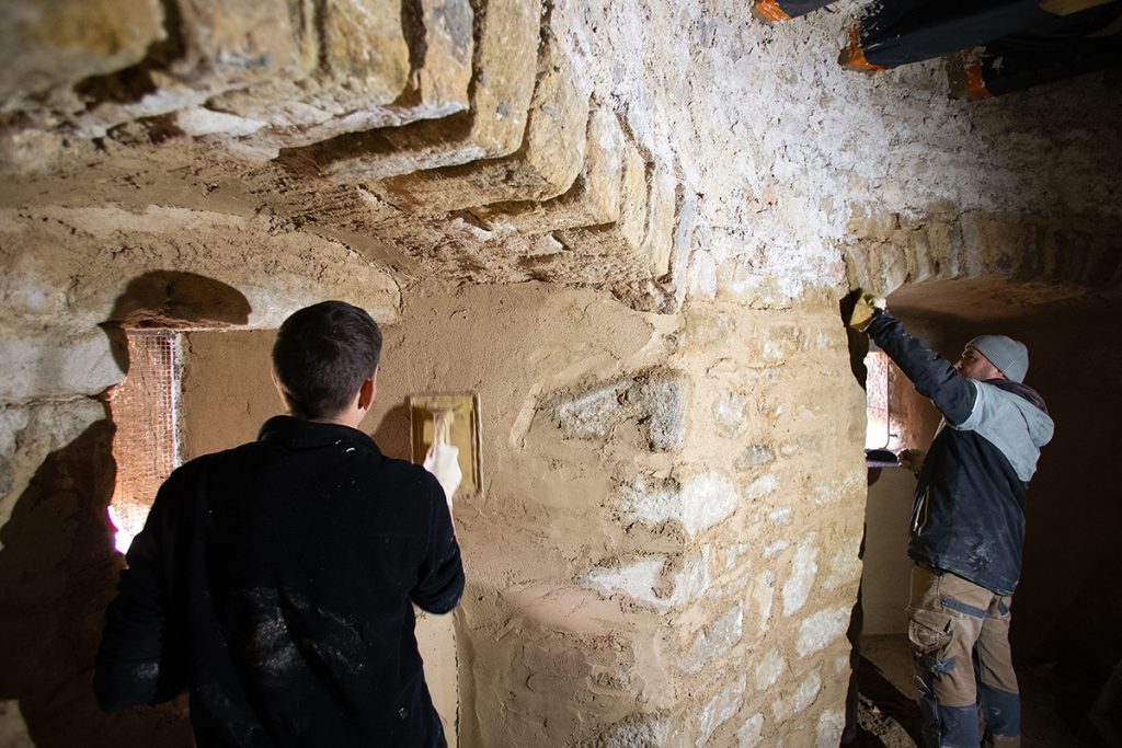 Les travaux de maçonnerie marquent une nouvelle étape de la restauration intérieure de la tour Saint-Mayeul.