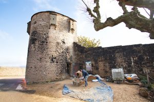 Les travaux de maçonnerie marquent une nouvelle étape de la restauration intérieure de la tour Saint-Mayeul.